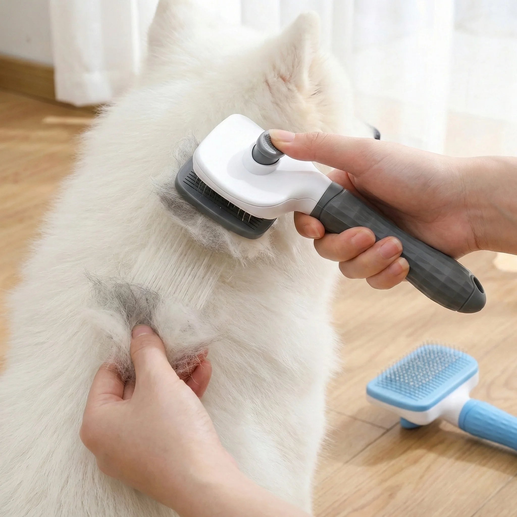 Effortless One-Step Clean Pet Grooming Brush